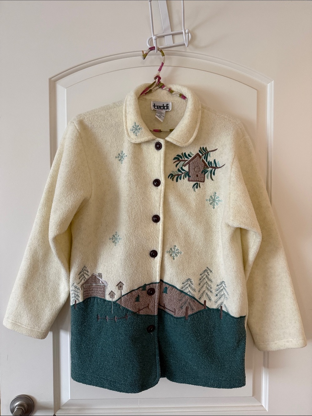 Vintage Teddi Cream and Dark Green Embroidered Petite Medium fleece Coat